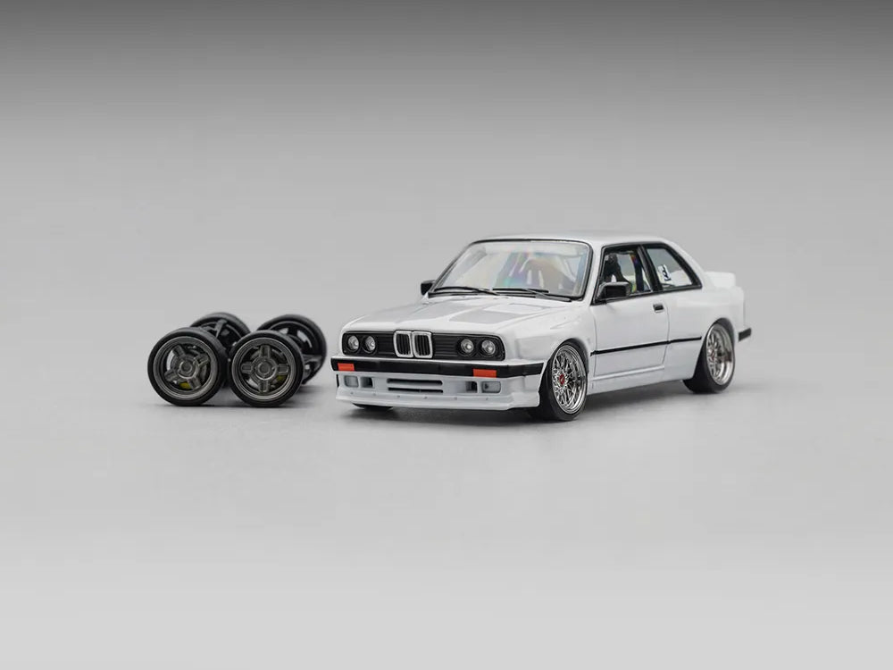 CM Model 1/64 Pandem BMW M3 E30 Pearl White