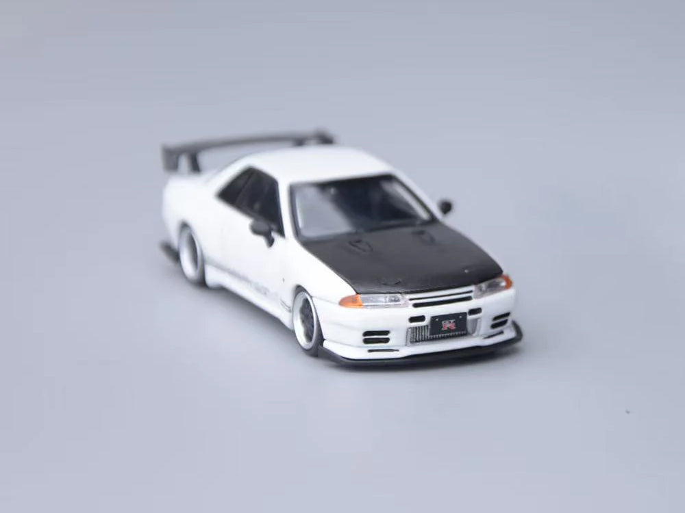 Focal Horizon 1/64 Nissan Skyline GTR R32 Top Secret White with Carbon Hood