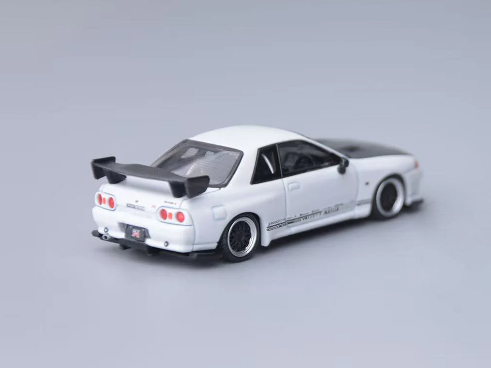 Focal Horizon 1/64 Nissan Skyline GTR R32 Top Secret White with Carbon Hood