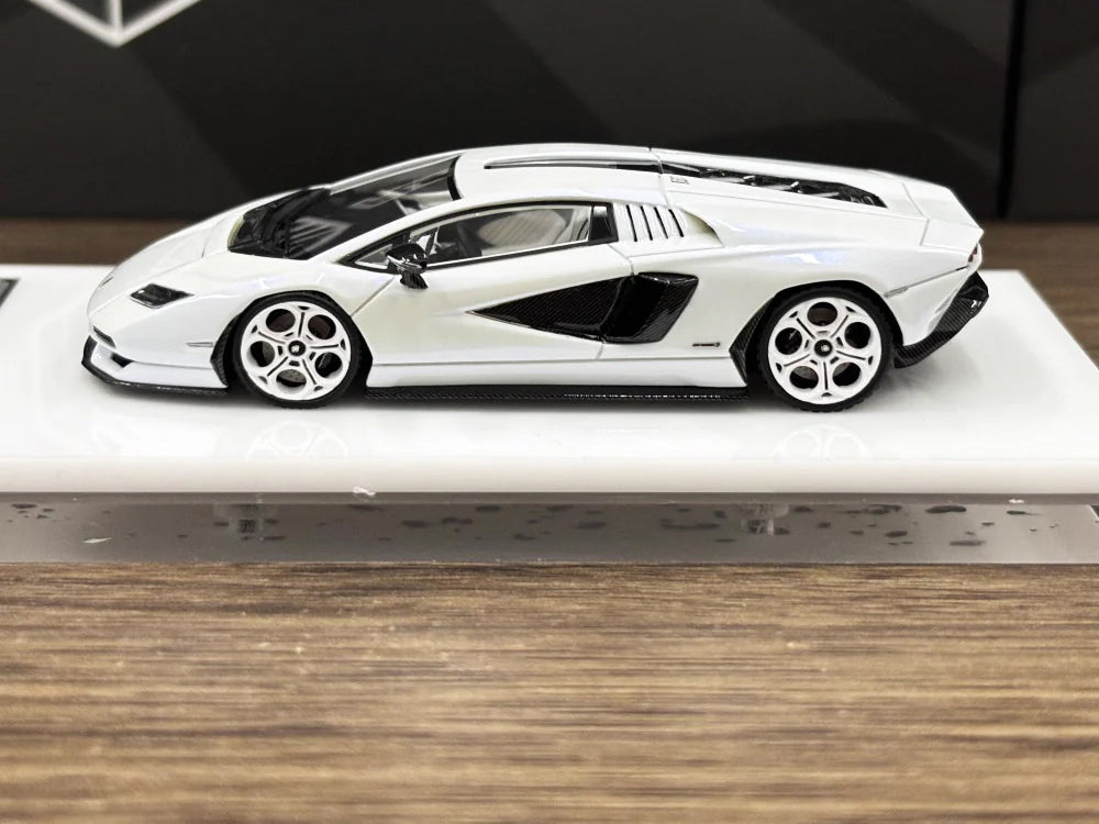 FuelMe 1/64 Lamborghini Countach LPI 800-4 Bianco Side Rale