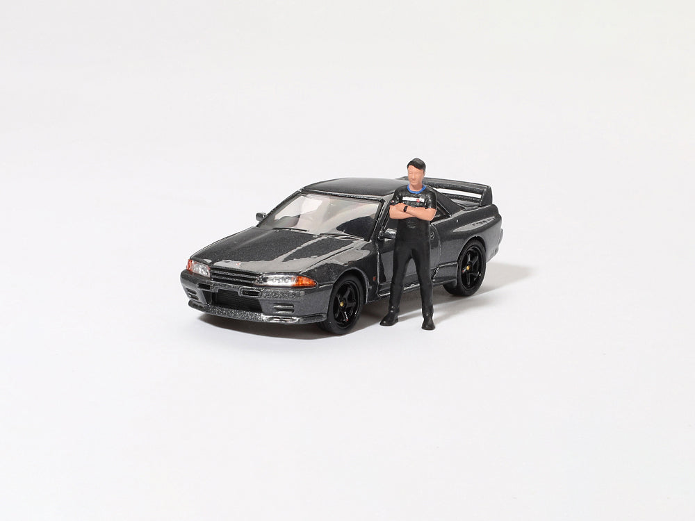 MiniGT 1/64 Nissan GT-R R32 NISMO Gunmetal with Matsuda Figurine Tsugio - Matsuda Collection