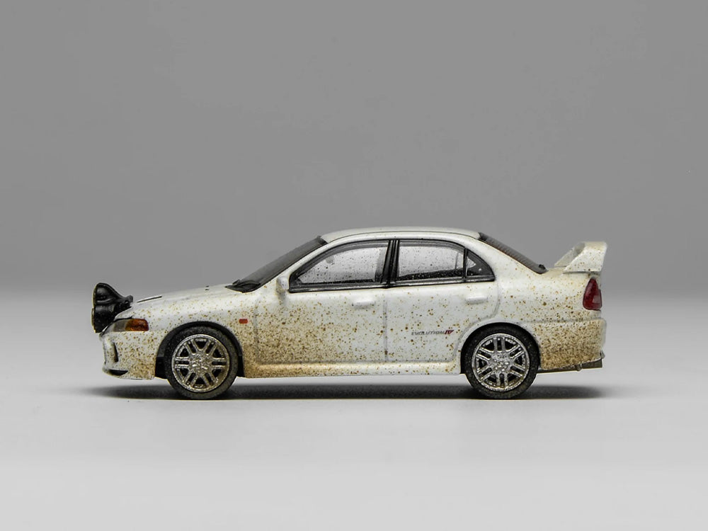Motor Helix 1/64 Mitsubishi Lancer Evolution IV White Muddy Version with Rally Light