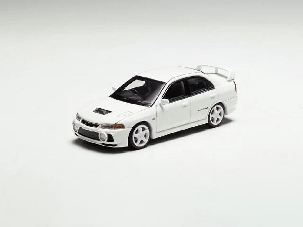 Motor Helix 1/64 Mitsubishi Lancer Evolution IV Scotia White
