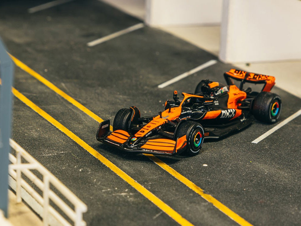 Tarmac Works 1/64 McLaren MCL60 2024 Livery Show Car