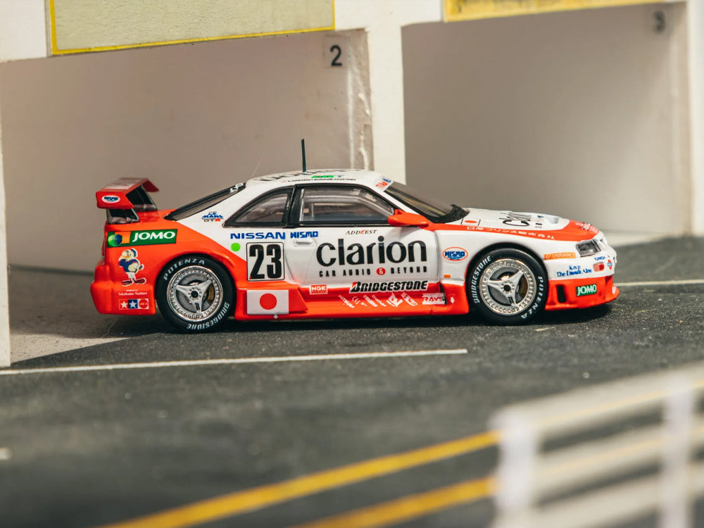 Tarmac Works 1/64 Nissan Skyline GTR NISMO LM 24Hr Le Mans 1995 Presentation K. Hoshino / T. Suzuki / M. Kageyama