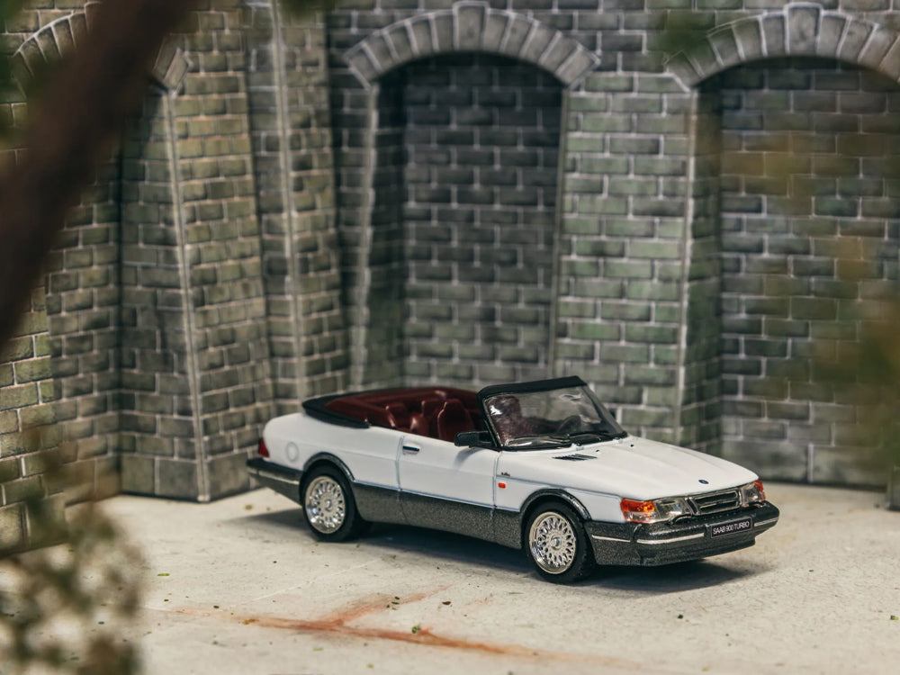 Tarmac Works 1/64 Saab 900 Turbo Convertible White