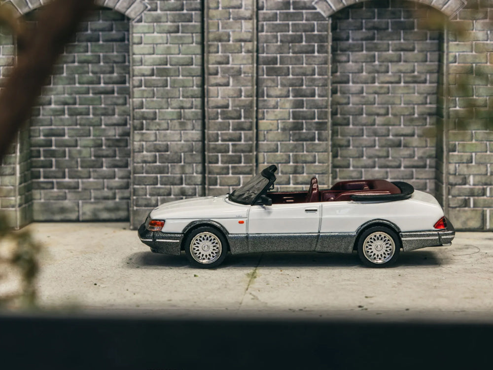 Tarmac Works 1/64 Saab 900 Turbo Convertible White