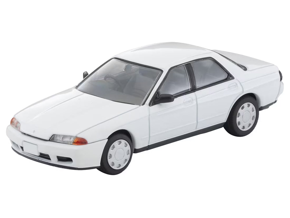 Tomica 1/64 Nissan Skyline 4 Door Sports Sedan GXI X White 92 Model