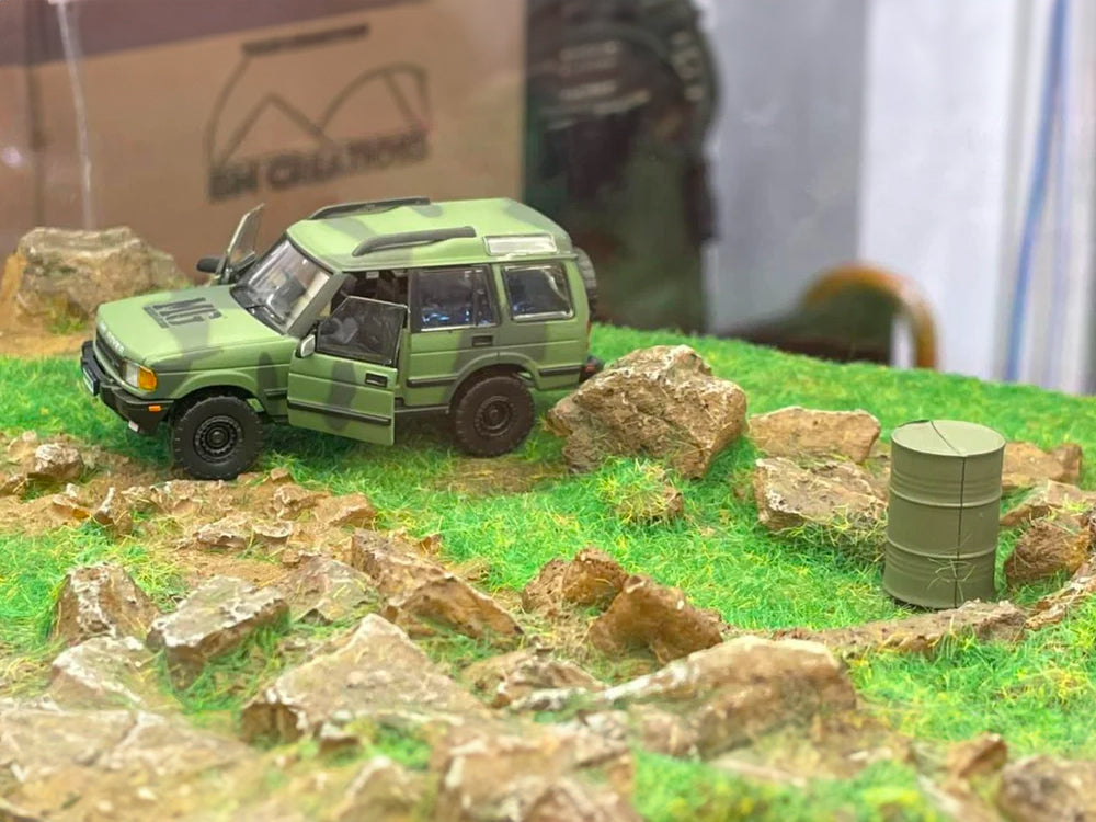 BM Creations 1/64 Land Rover 1998 Discovery 1 CAMO Version with Accessories - Diecast Toyz Australia