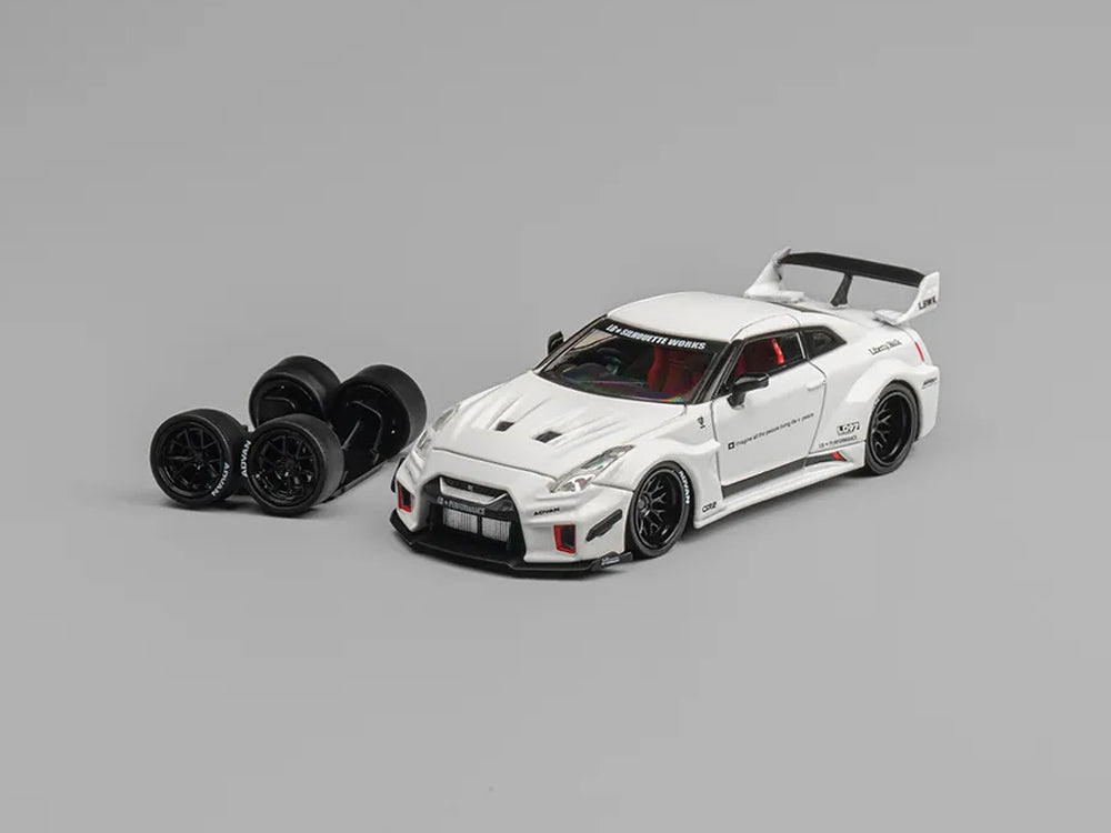 CM Model 1/64 LBWK Super Silhouette Nissan Skyline GT35-RR White
