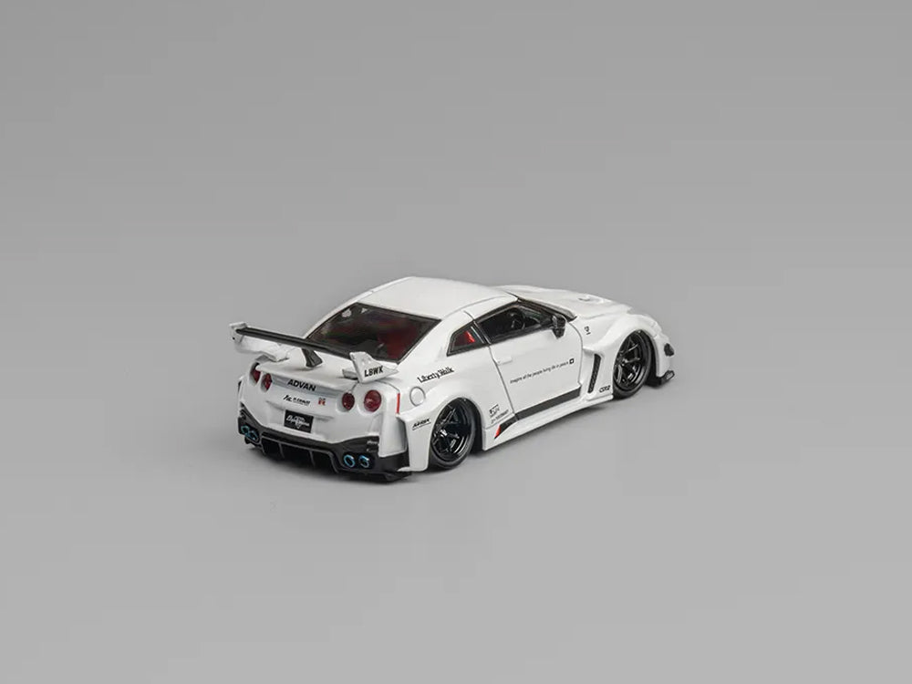 CM Model 1/64 LBWK Super Silhouette Nissan Skyline GT35-RR White