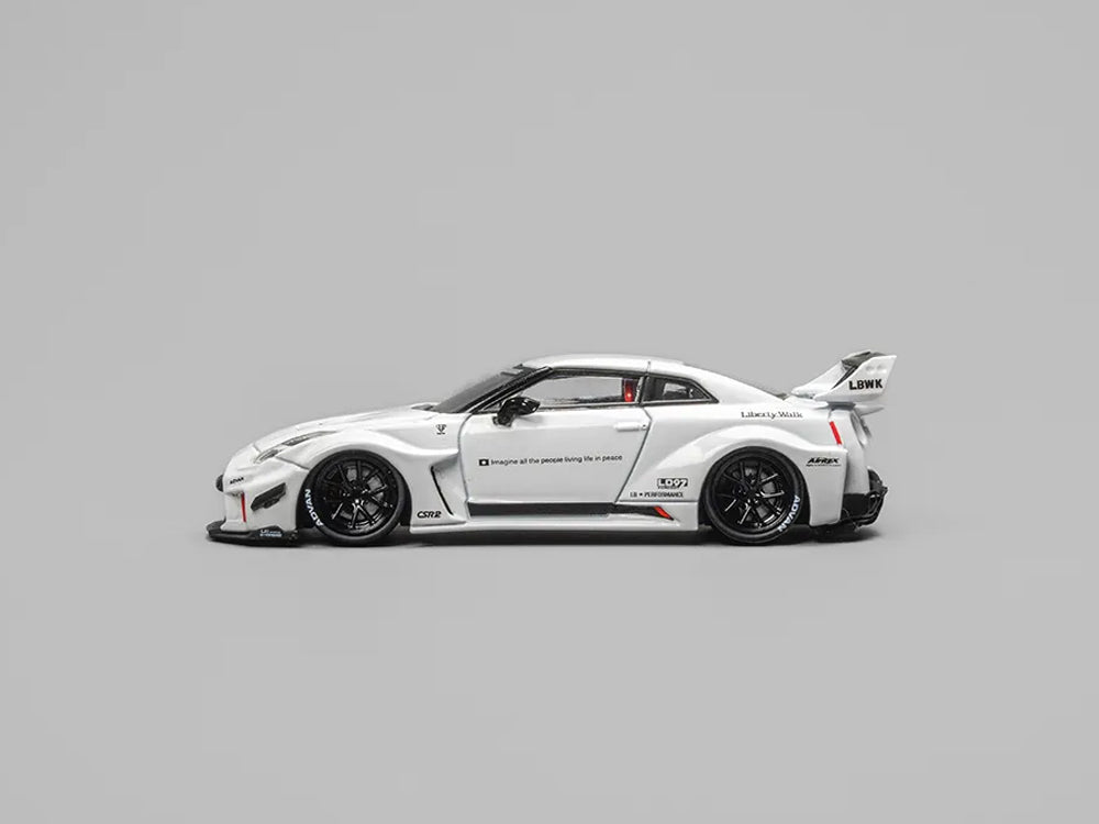 CM Model 1/64 LBWK Super Silhouette Nissan Skyline GT35-RR White
