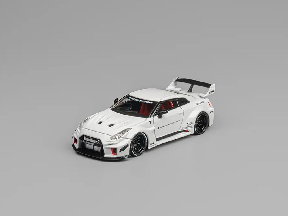 CM Model 1/64 LBWK Super Silhouette Nissan Skyline GT35-RR White