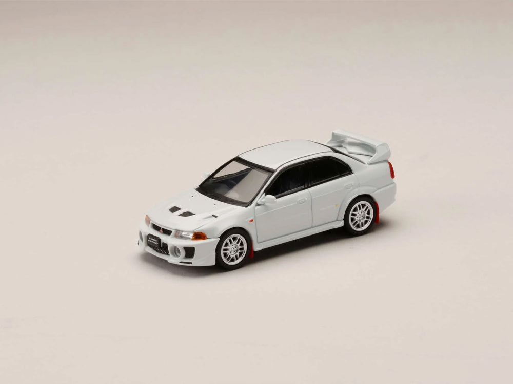 Hobby Japan 1/64 Mitsubishi Lancer Evolution 5 CP9A with Mud Flaps Scortia White