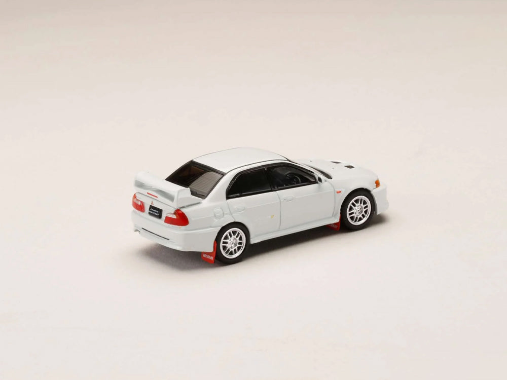 Hobby Japan 1/64 Mitsubishi Lancer Evolution 5 CP9A with Mud Flaps Scortia White