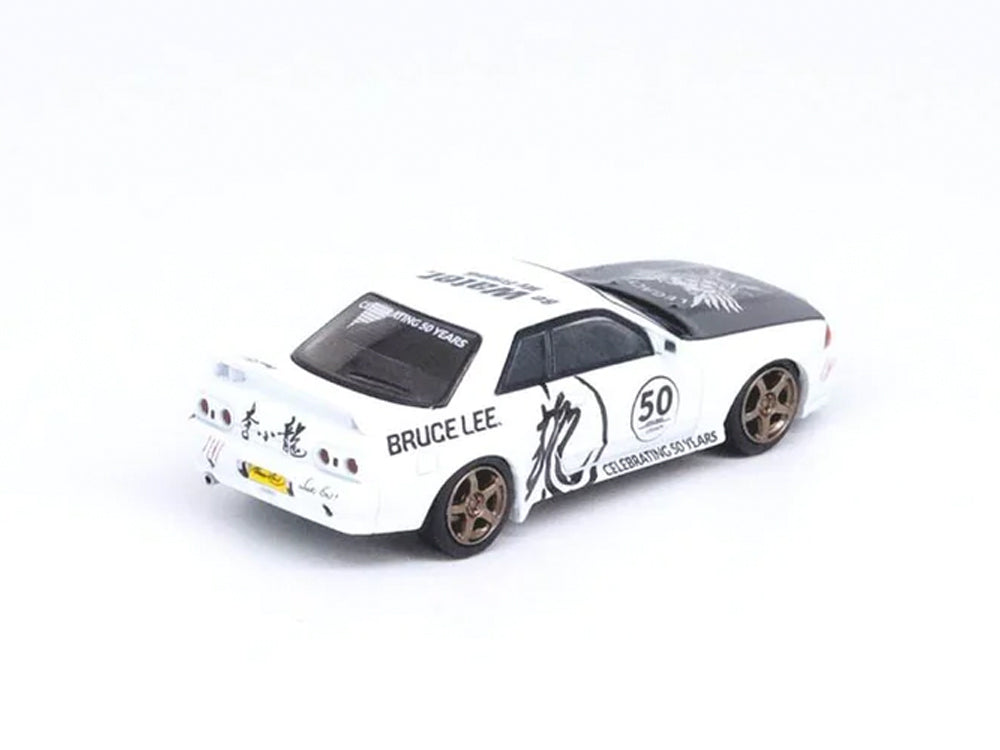 Inno64 Nissan Skyline GT-R R32 White with Bruce Lee Livery - Diecast Toyz Australia