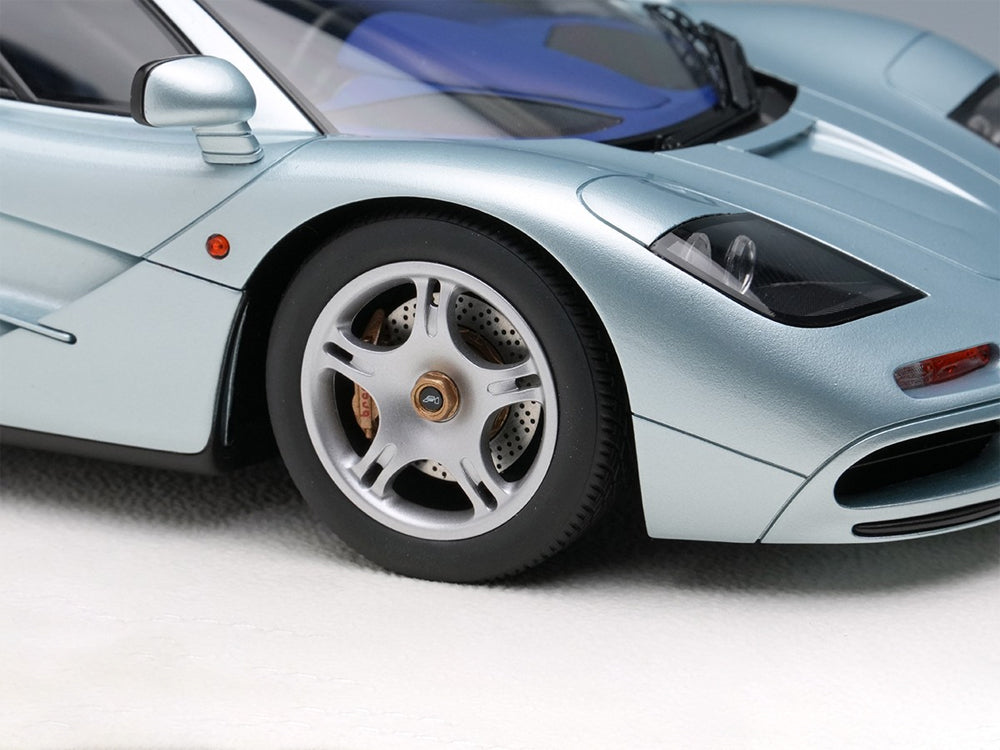 Make Up Model 1/18 McLaren F1 Road Car 1994 Pale Blue Metallic