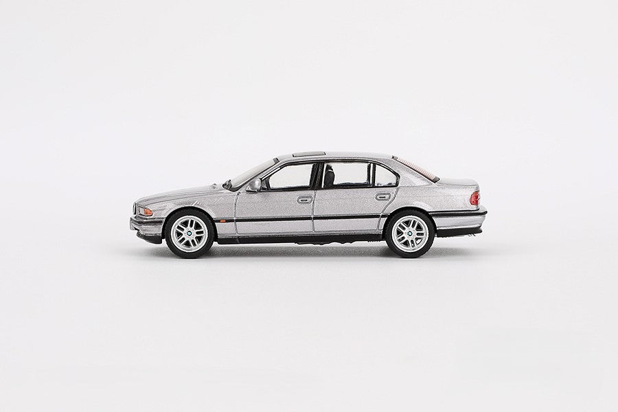 MiniGT 1/64 BMW 750IL Aspen Silver Metallic