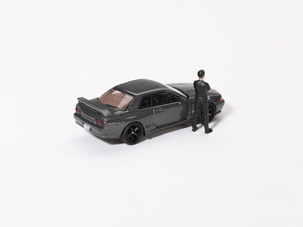 MiniGT 1/64 Nissan GT-R R32 NISMO Gunmetal with Matsuda Figurine Tsugio - Matsuda Collection