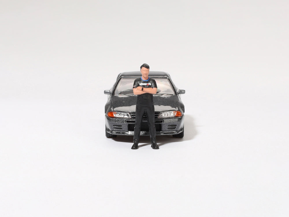 MiniGT 1/64 Nissan GT-R R32 NISMO Gunmetal with Matsuda Figurine Tsugio - Matsuda Collection