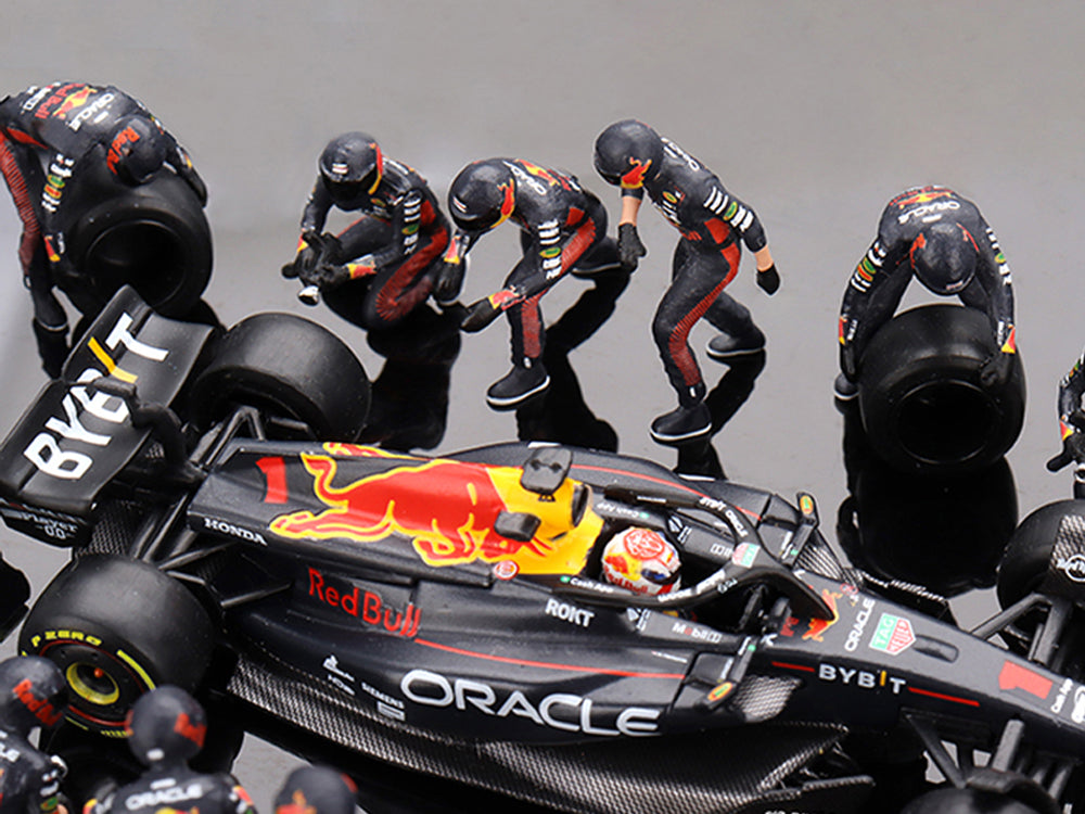 MiniGT Oracle Red Bull Racing RB19 #1 Max Verstappen 2023 F1 2023 Japanese Grand Prix Pit Crew Set - Diecast Toyz Australia