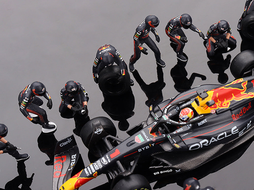 MiniGT Oracle Red Bull Racing RB19 #1 Max Verstappen 2023 F1 2023 Japanese Grand Prix Pit Crew Set - Diecast Toyz Australia