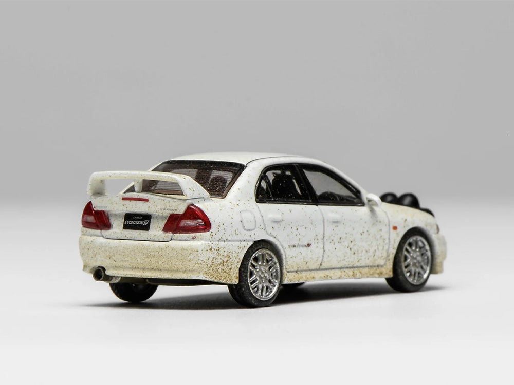 Motor Helix 1/64 Mitsubishi Lancer Evolution IV White Muddy Version with Rally Light