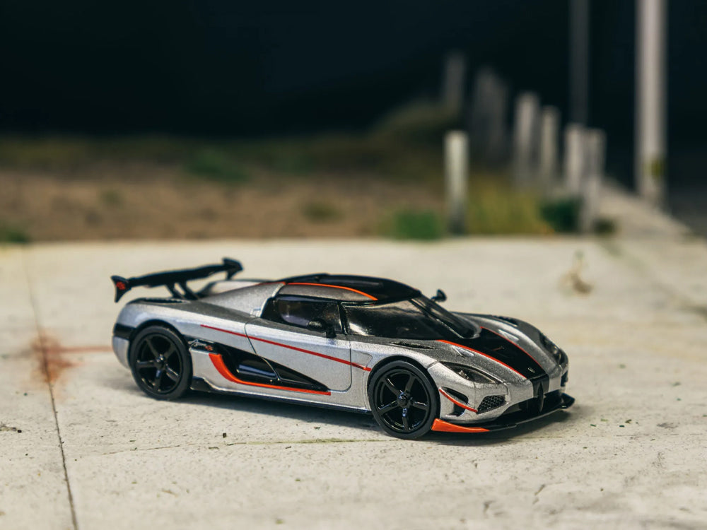 Tarmac Works 1/64 Koenigsegg Agera RS Moon Silver/Black