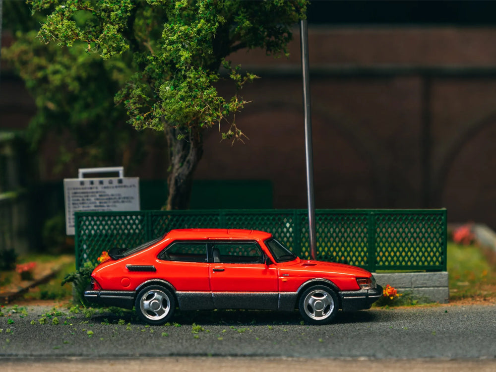 Tarmac Works 1/64 Saab 900 Turbo Red with Trading Card Combo Set