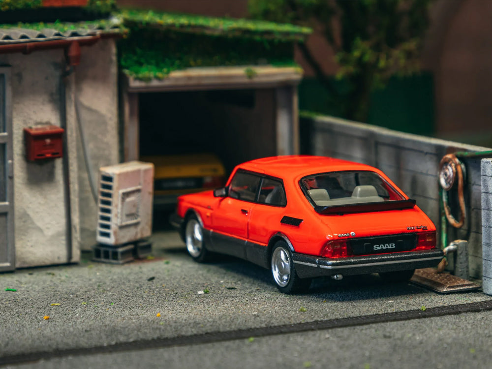Tarmac Works 1/64 Saab 900 Turbo Red with Trading Card Combo Set