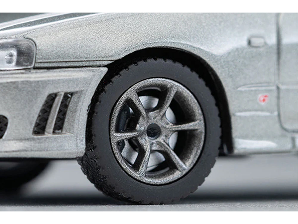 Tomica TLVN 1/64 Nissan Skyline 25GT-T with Accessories Silver